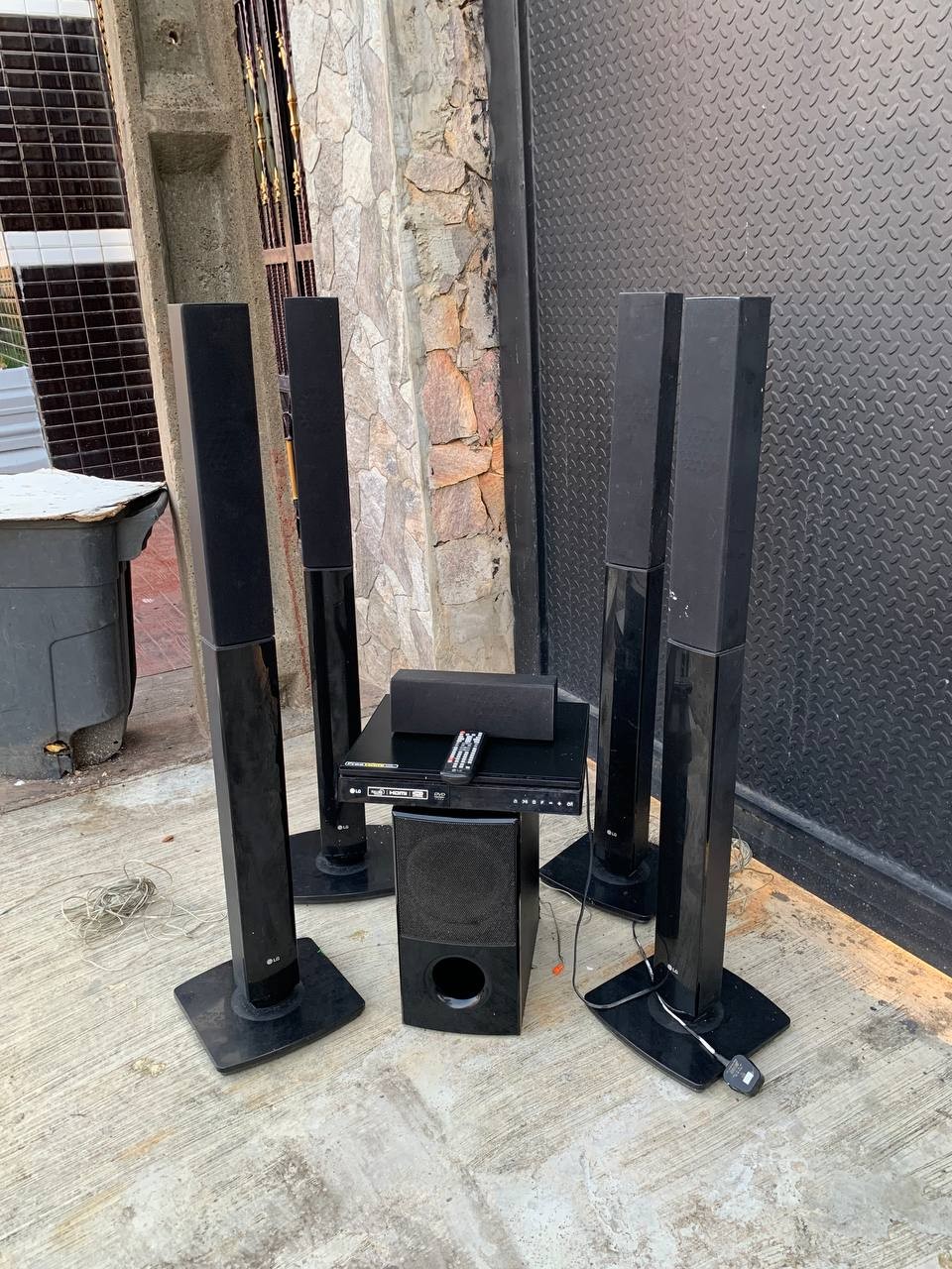 Clean,1000W 4Pole With Surround LG Bluetooth DVD Home Theater Sound System For-Sale
