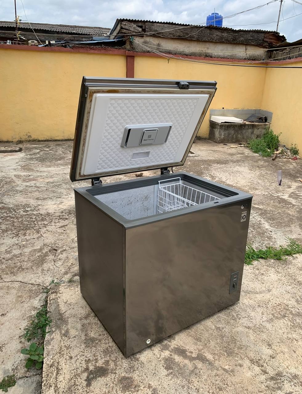 ❌❌SOLD-OUT❌❌...Clean 253Litters, Super Cooling, Capable to retain Ice for Good 4days LG Deep Freezer GR-K310DSLB For-Sale
