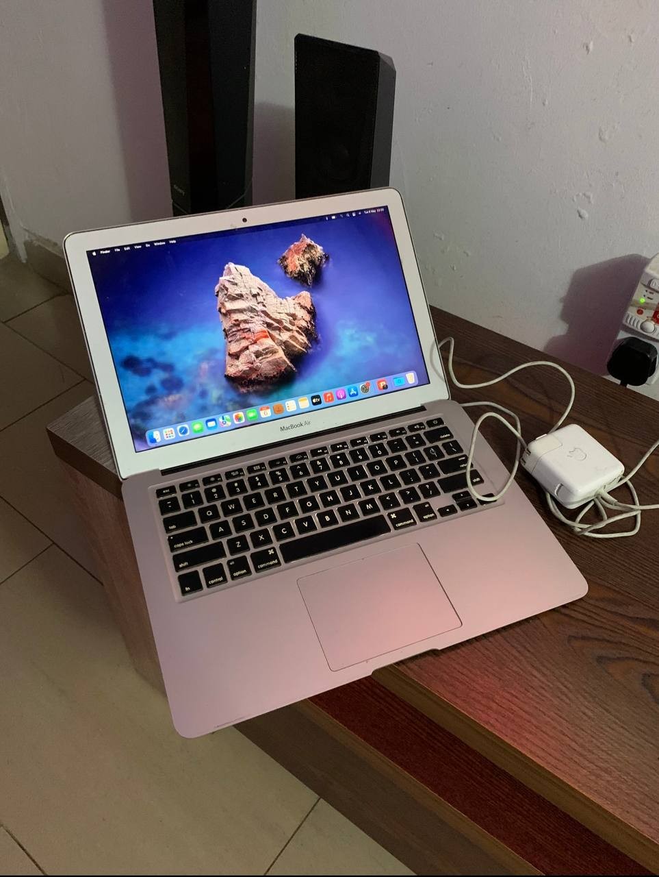 ❌❌SOLD-OUT❌❌...V.Clean 4Gb Ram, 64Gb Ssd, Corei5, Keyboard Light, 2012 MacBook Air For-Sale